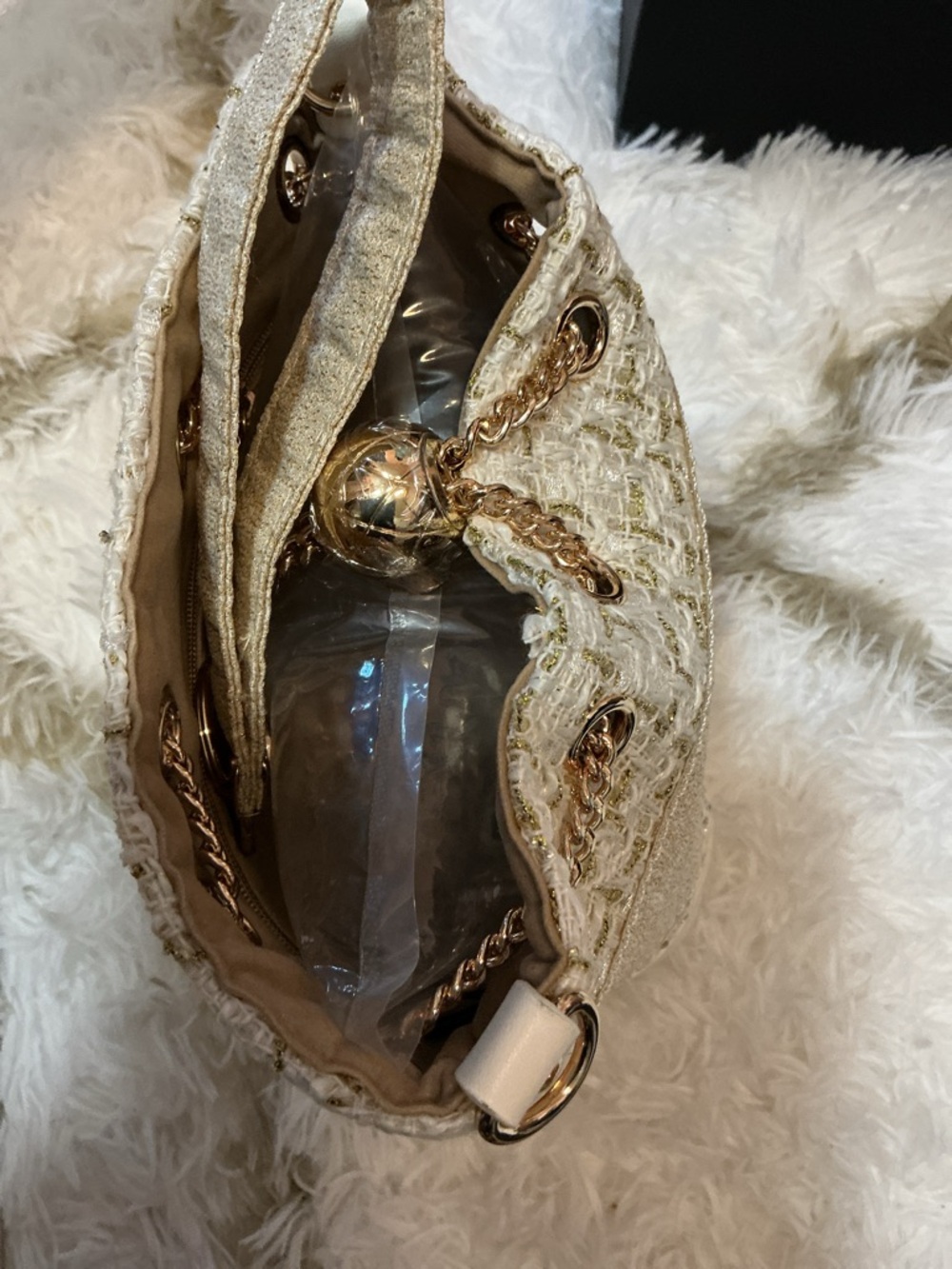 GWP CHANEL White and Gold Tweed Mini Bucket Bag - Picture 4 of 5